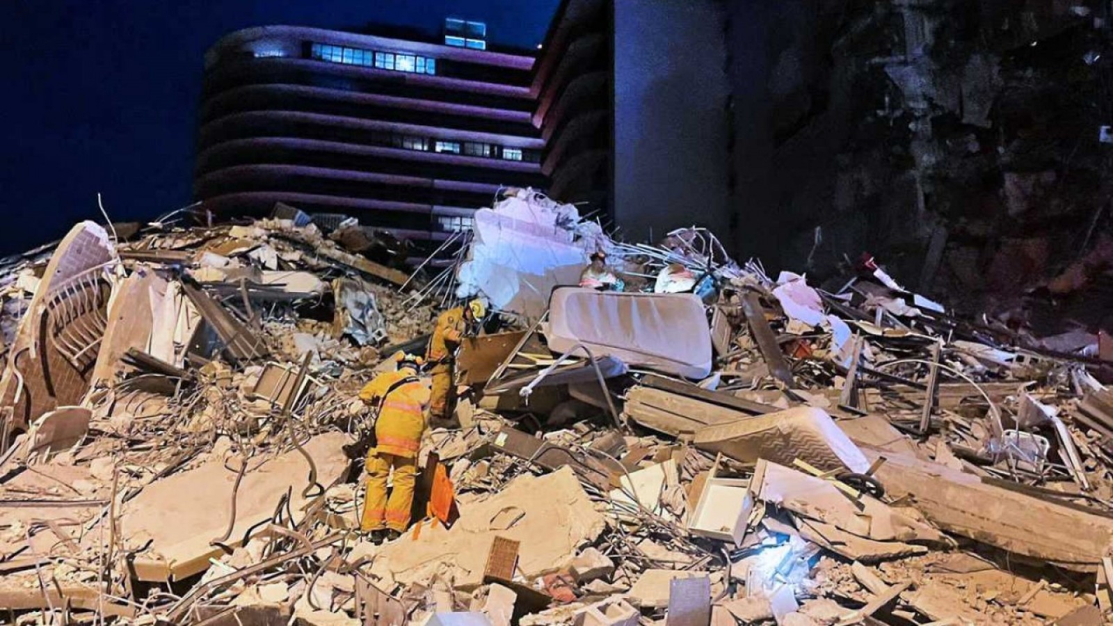 Ya son 54 los muertos por el derrumbe del edificio en Miami